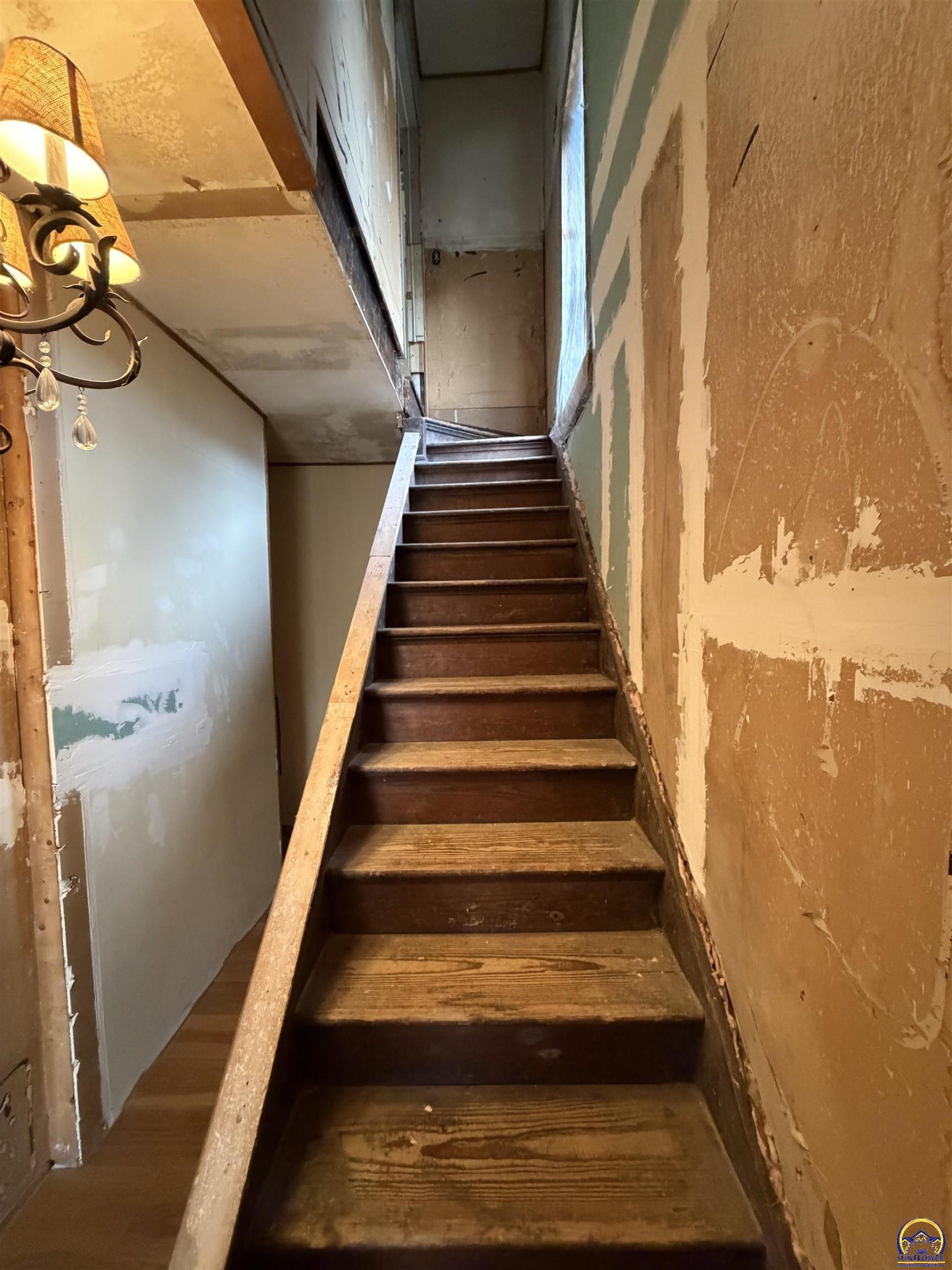 335 SW Western AVE