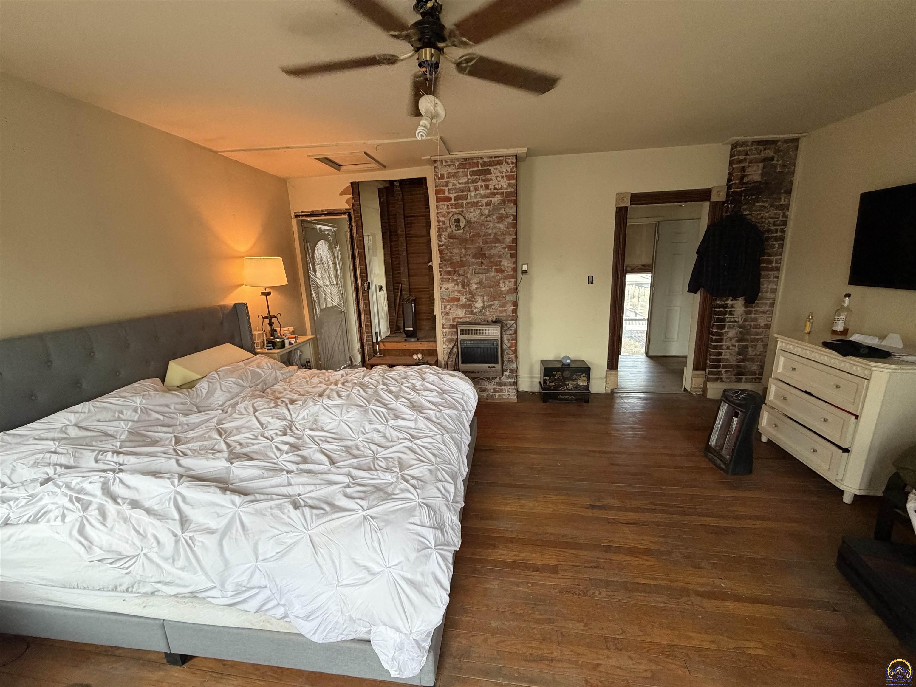 335 SW Western AVE