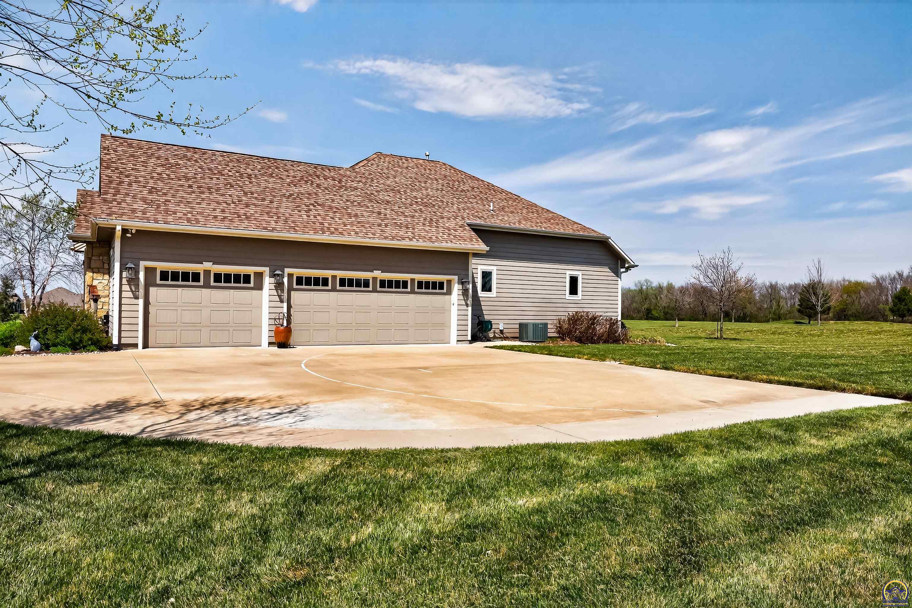 3748 SE Elm Cove Dr