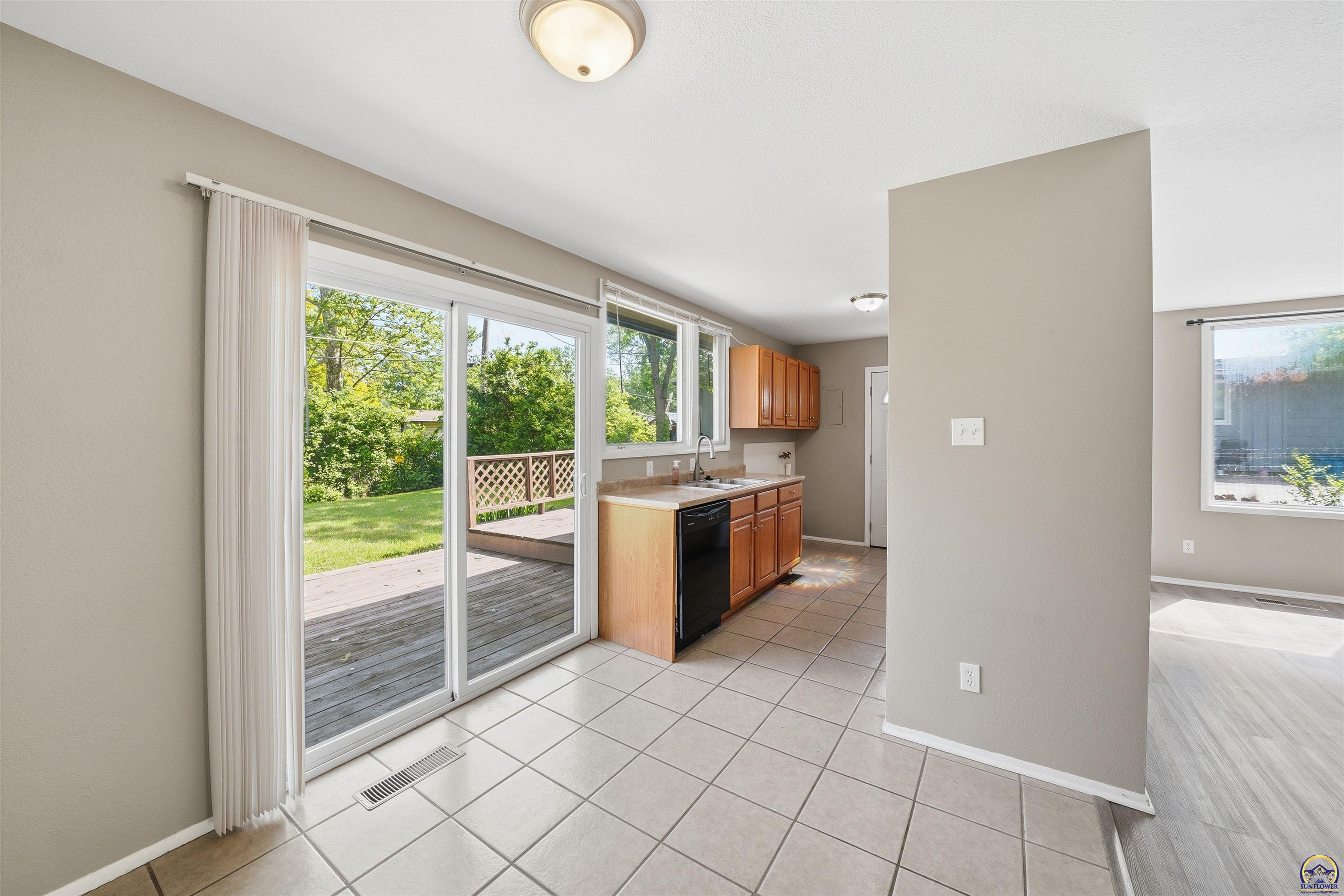1400 SW Croix ST