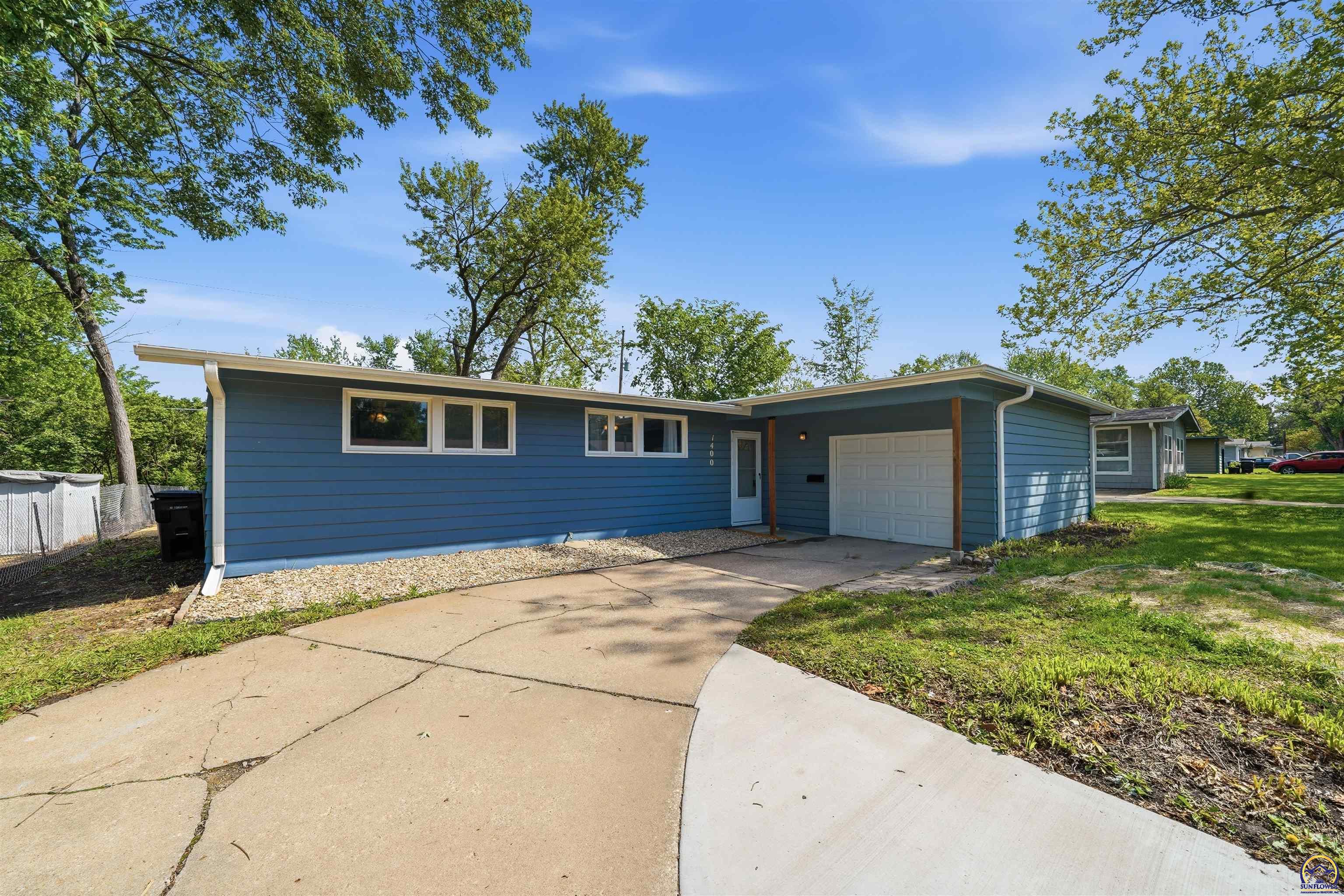 1400 SW Croix ST
