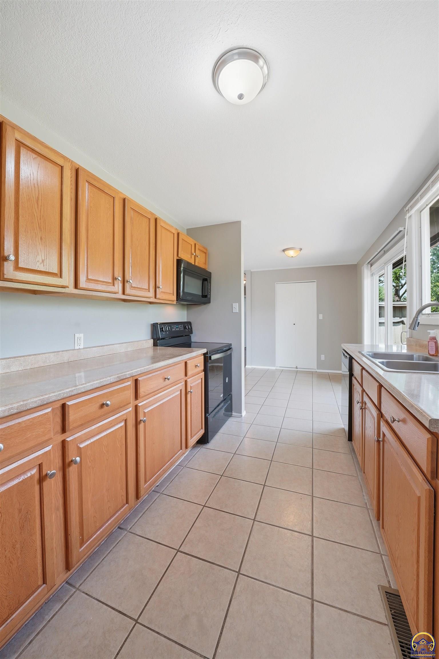 1400 SW Croix ST