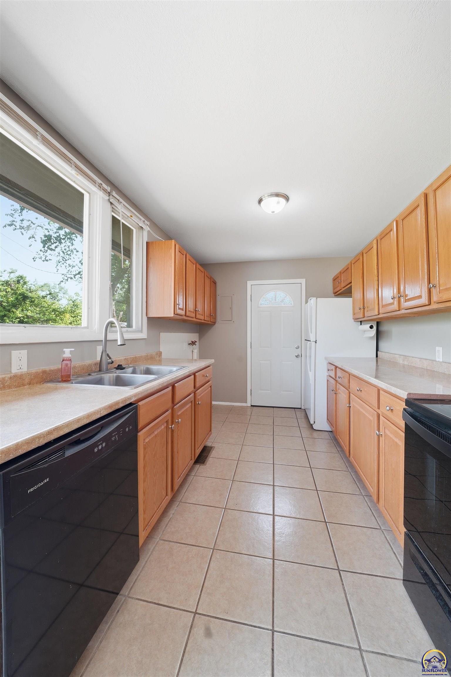 1400 SW Croix ST