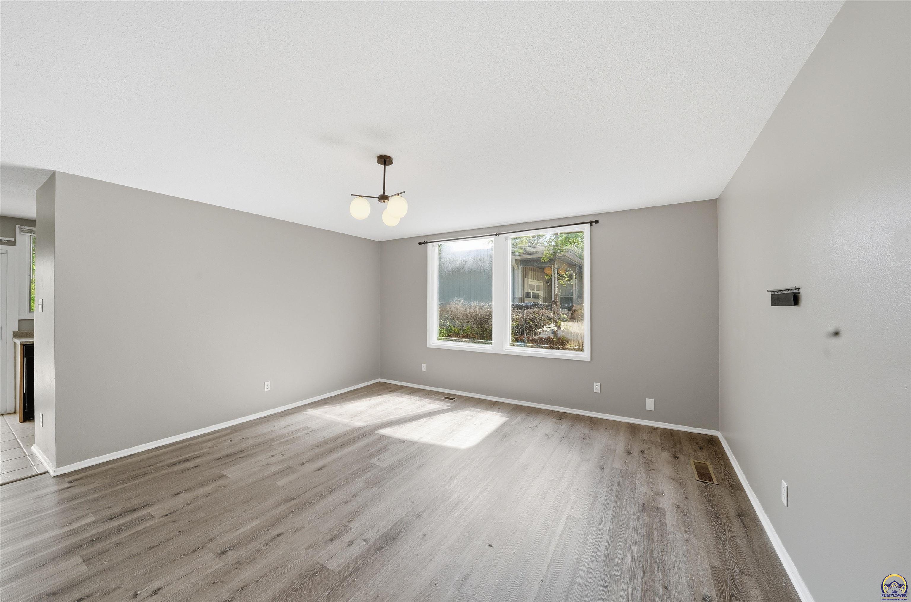 1400 SW Croix ST