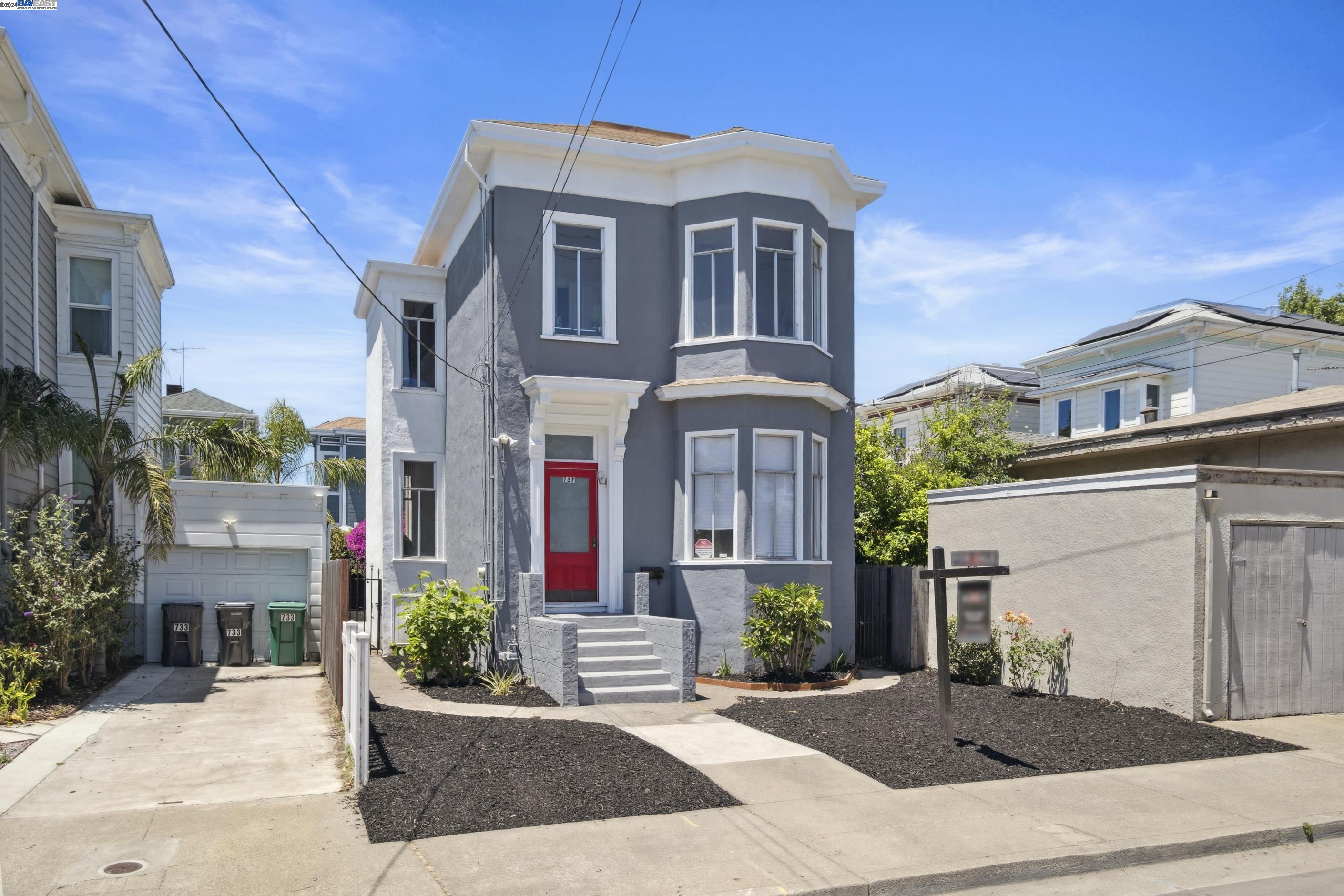 737 Henry St