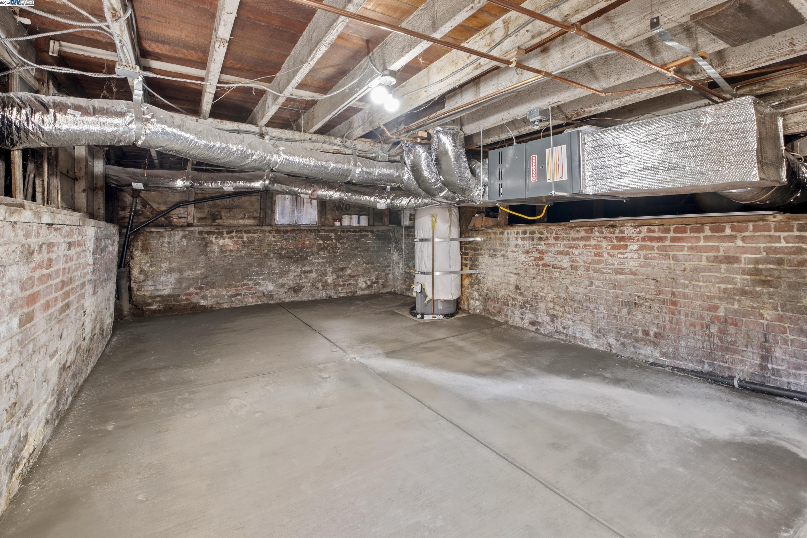 737 Henry St