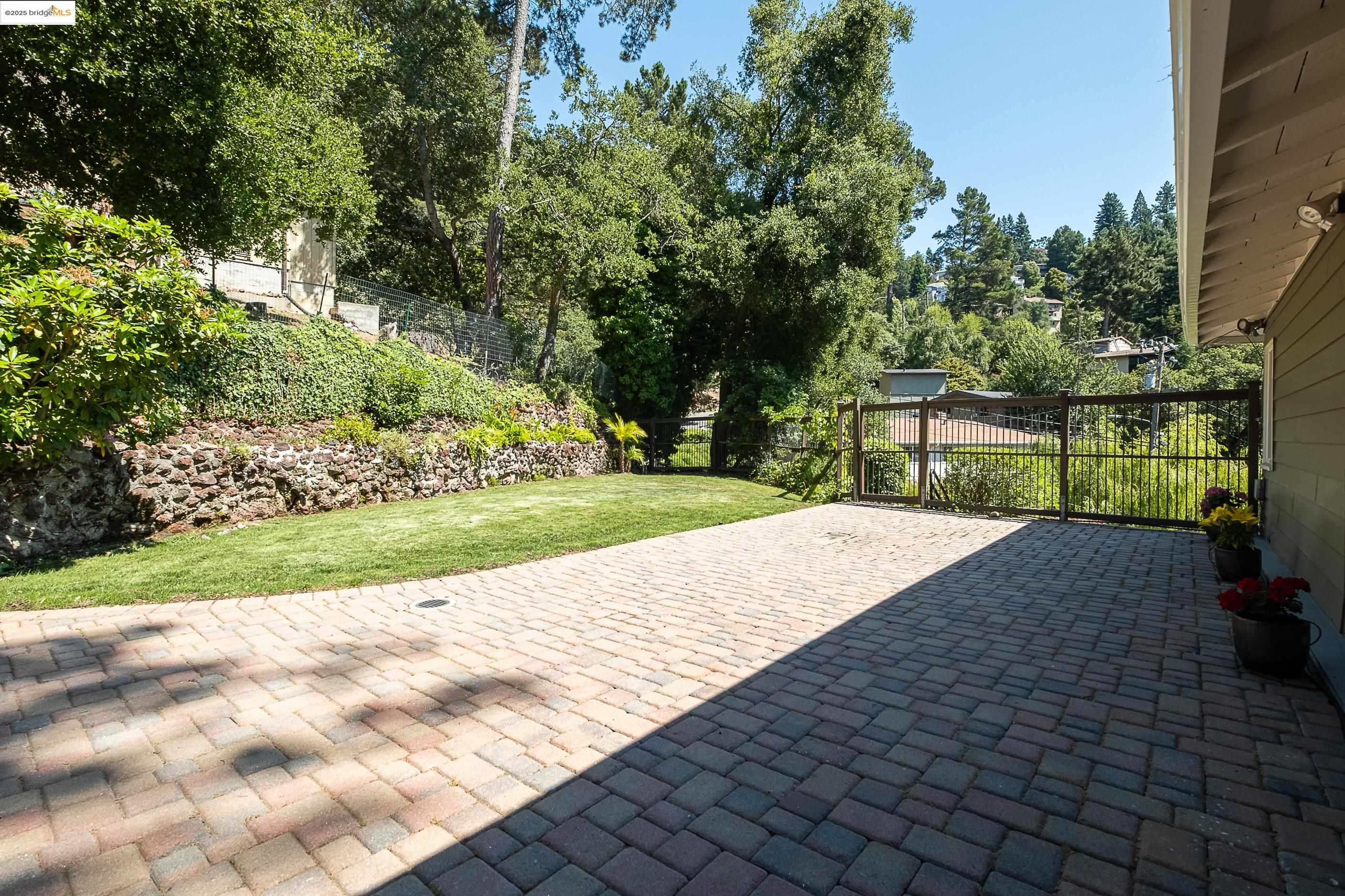 6537 Aitken Dr