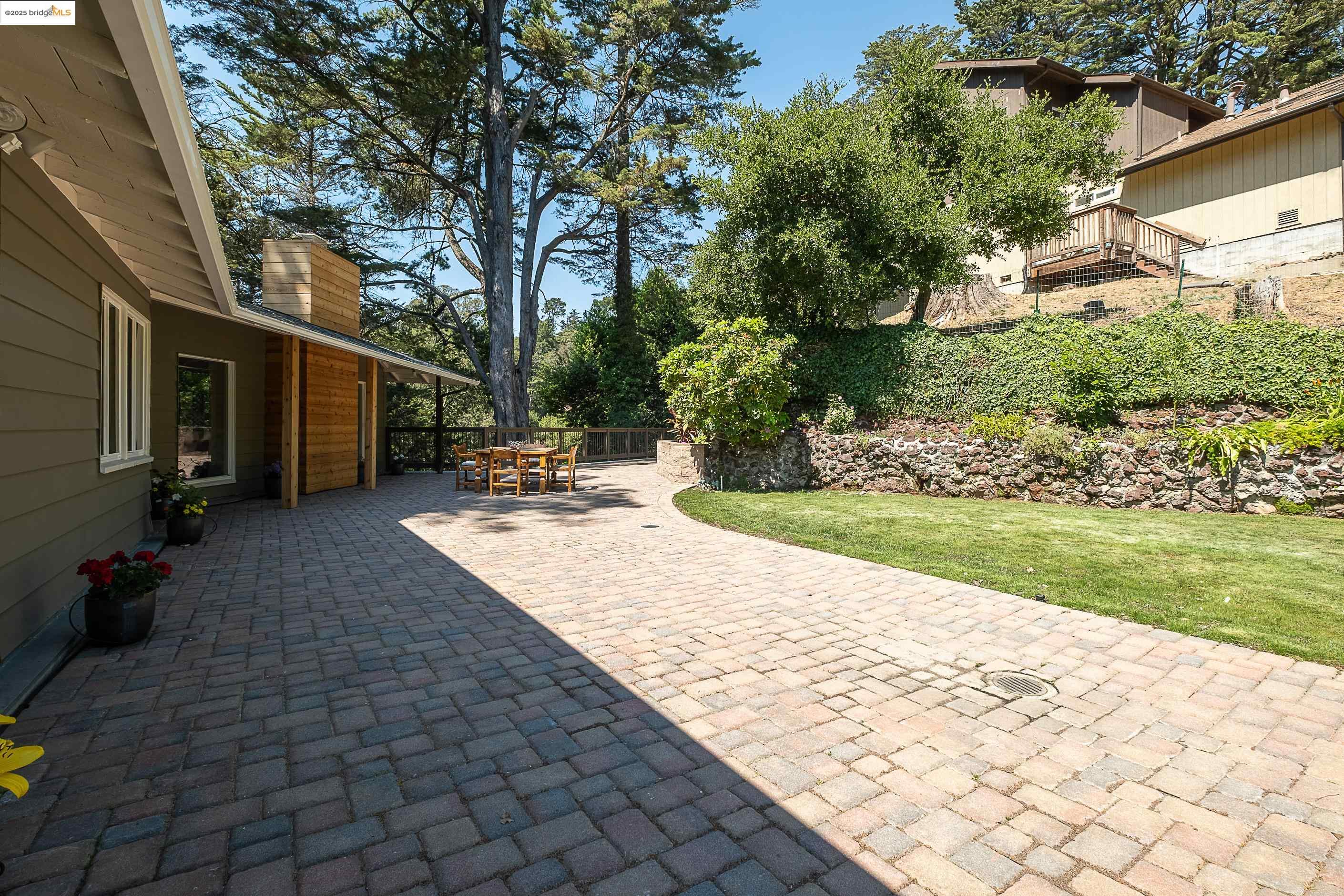 6537 Aitken Dr