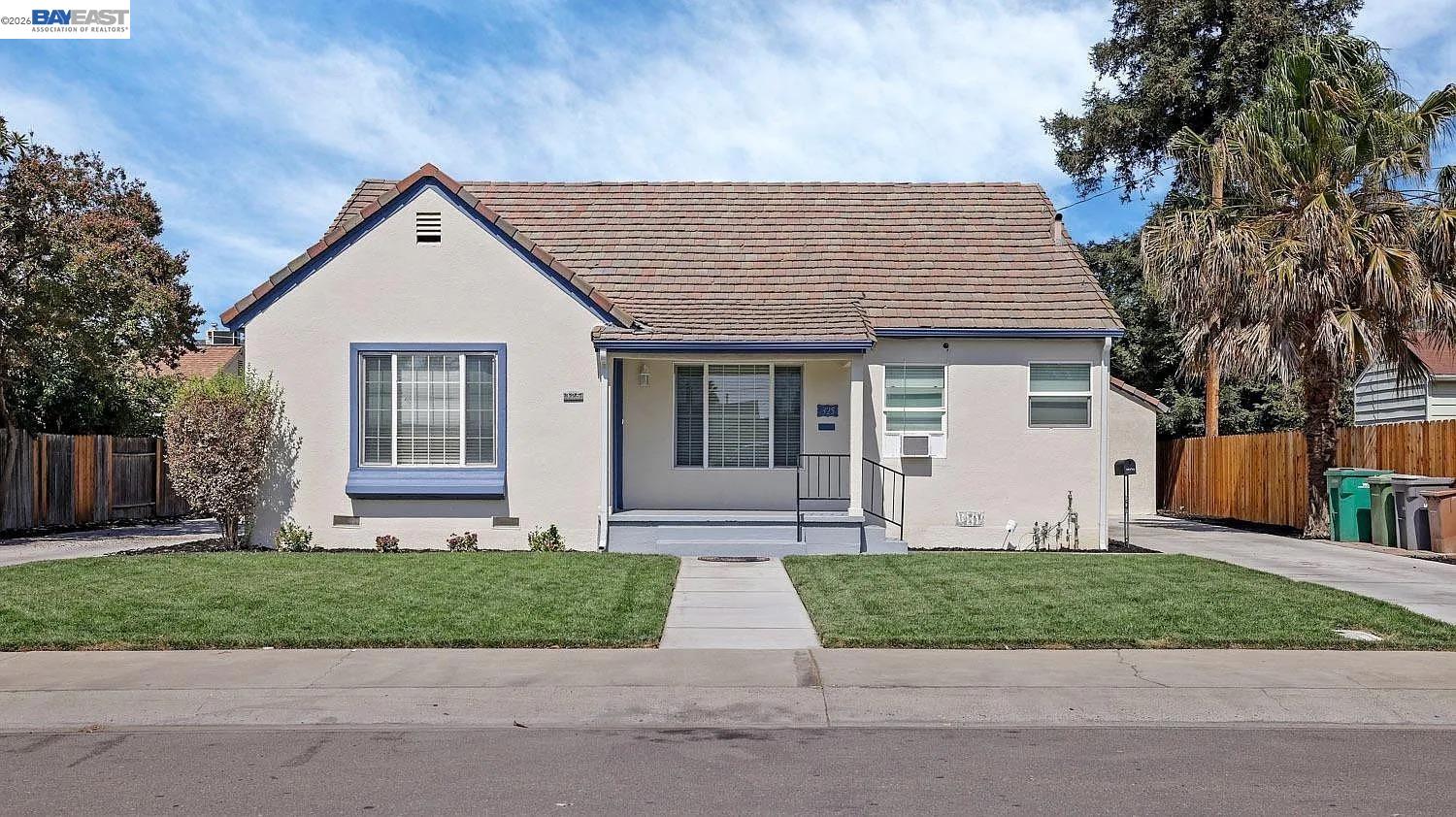 325 Cypress St
