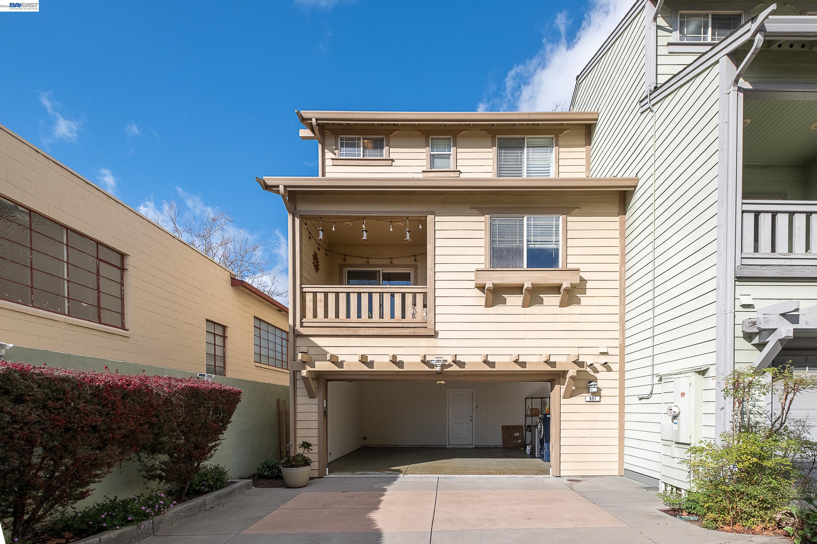 651 Macarthur Blvd