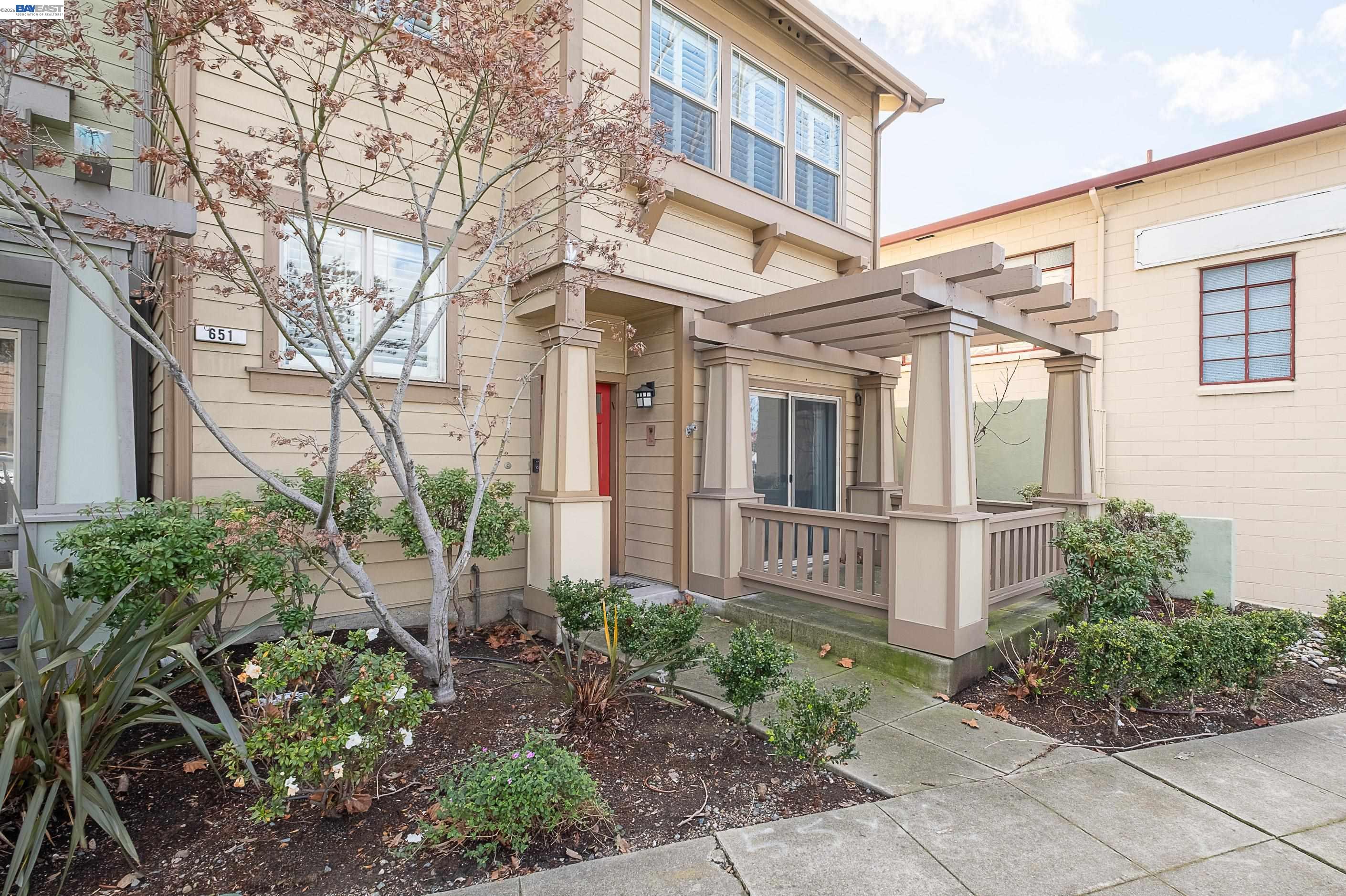 651 Macarthur Blvd