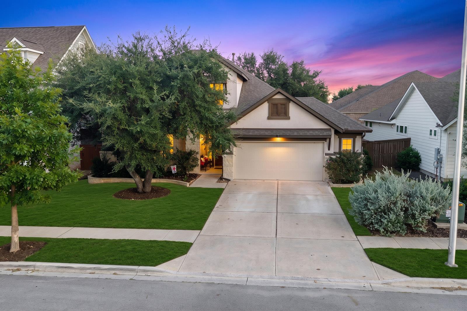 812 Heartleaf DR