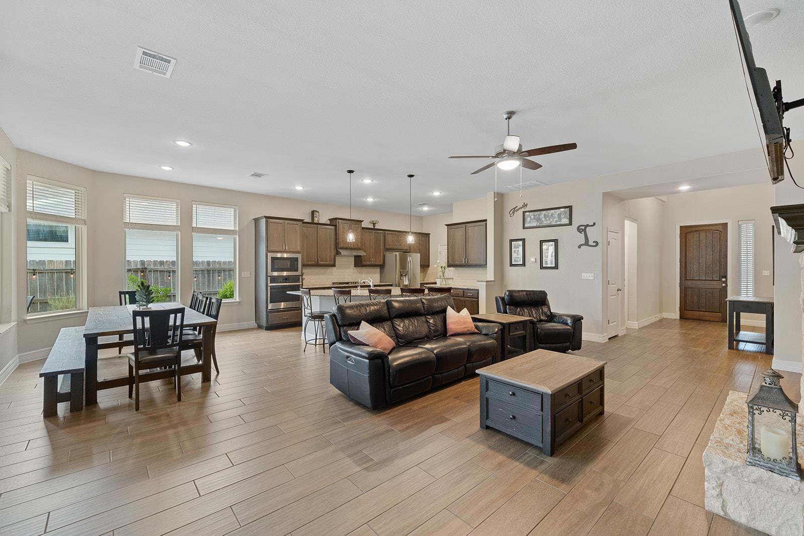 812 Heartleaf DR