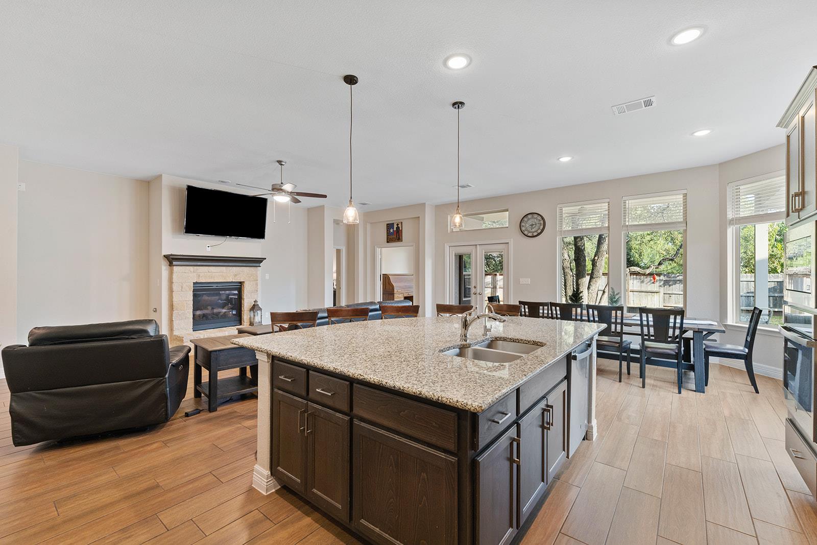 812 Heartleaf DR