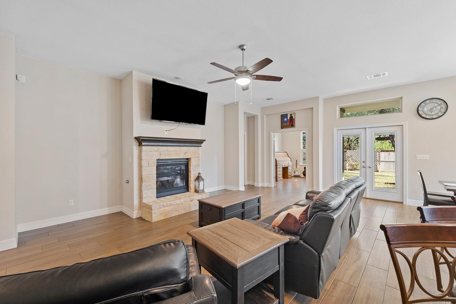 812 Heartleaf DR