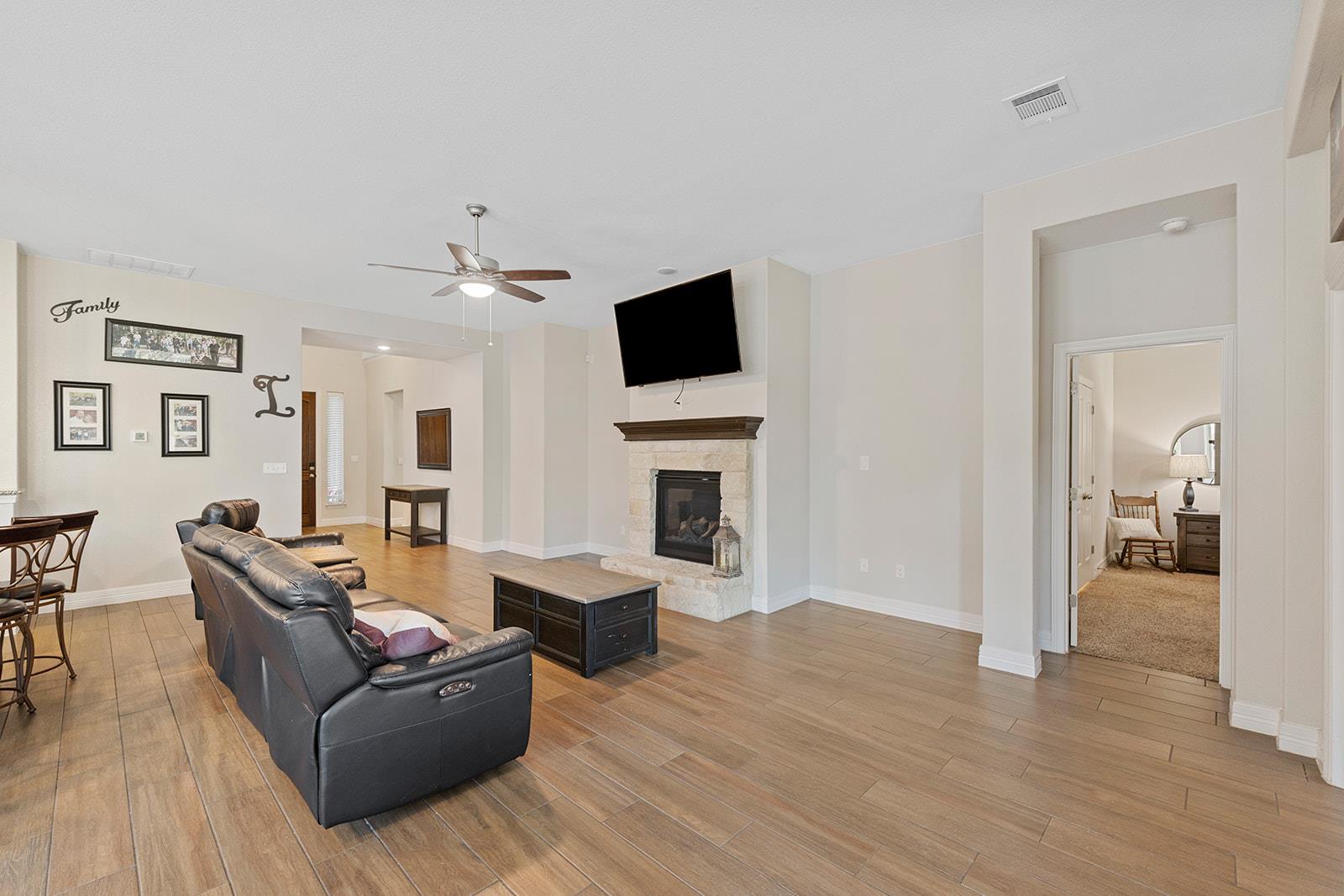 812 Heartleaf DR