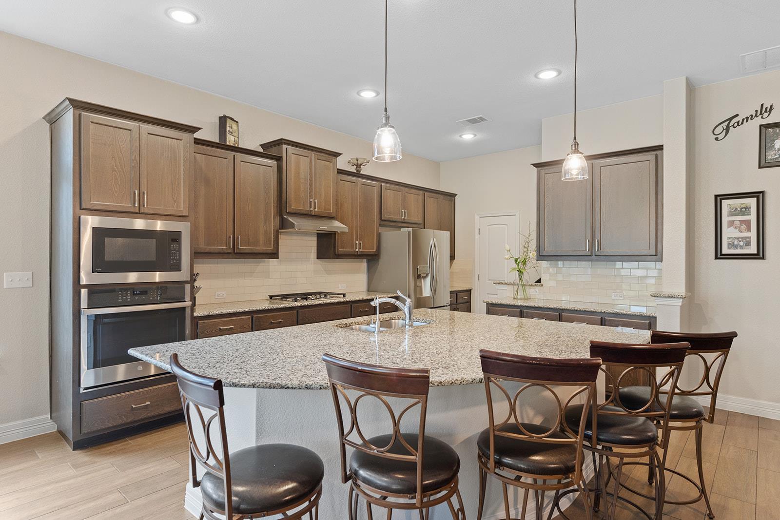 812 Heartleaf DR
