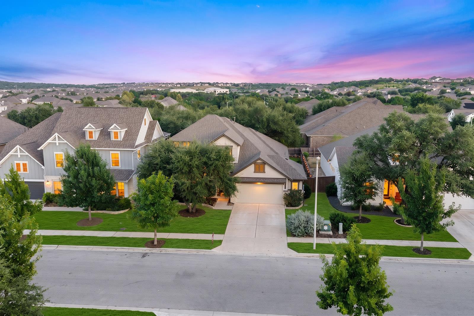812 Heartleaf DR