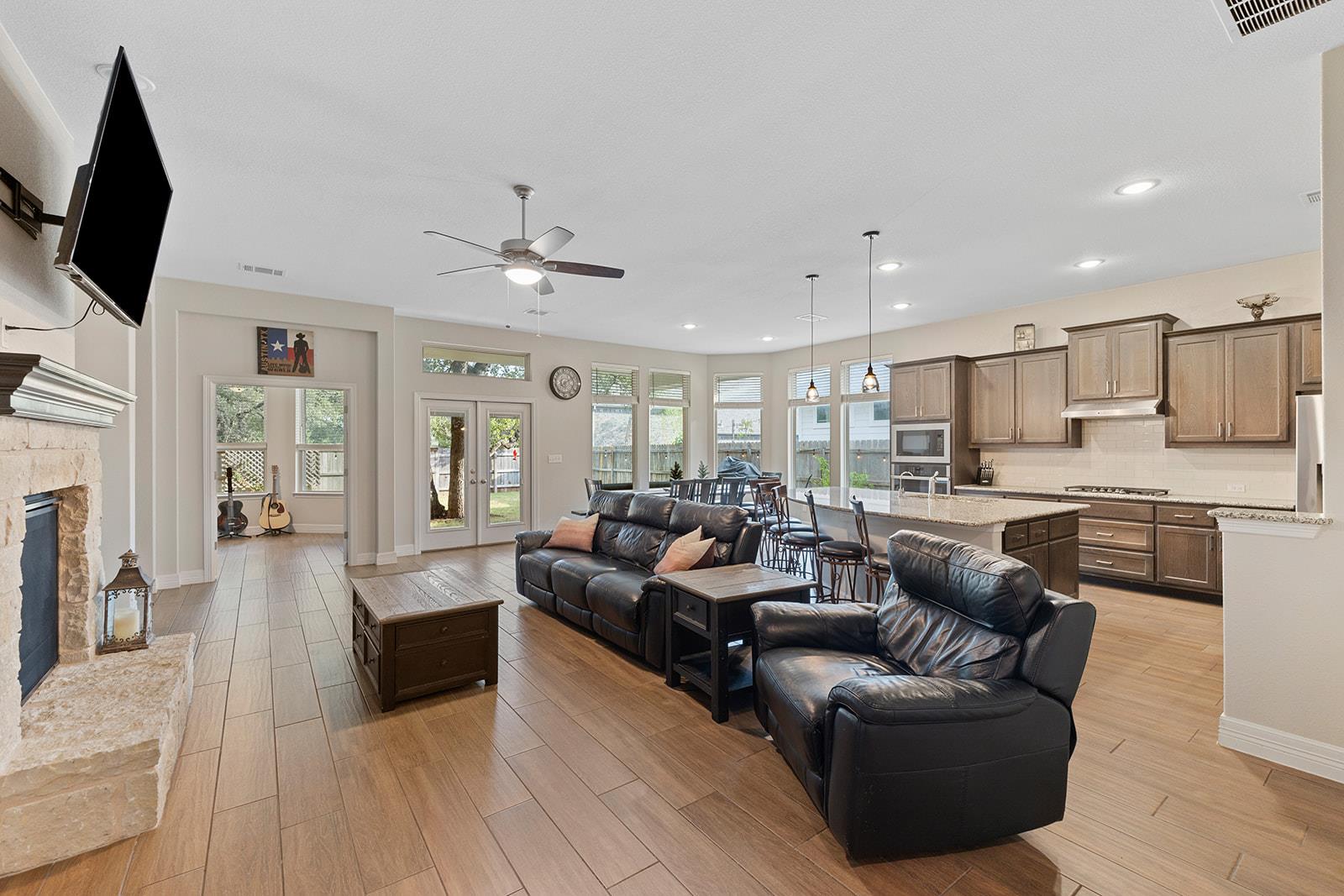 812 Heartleaf DR