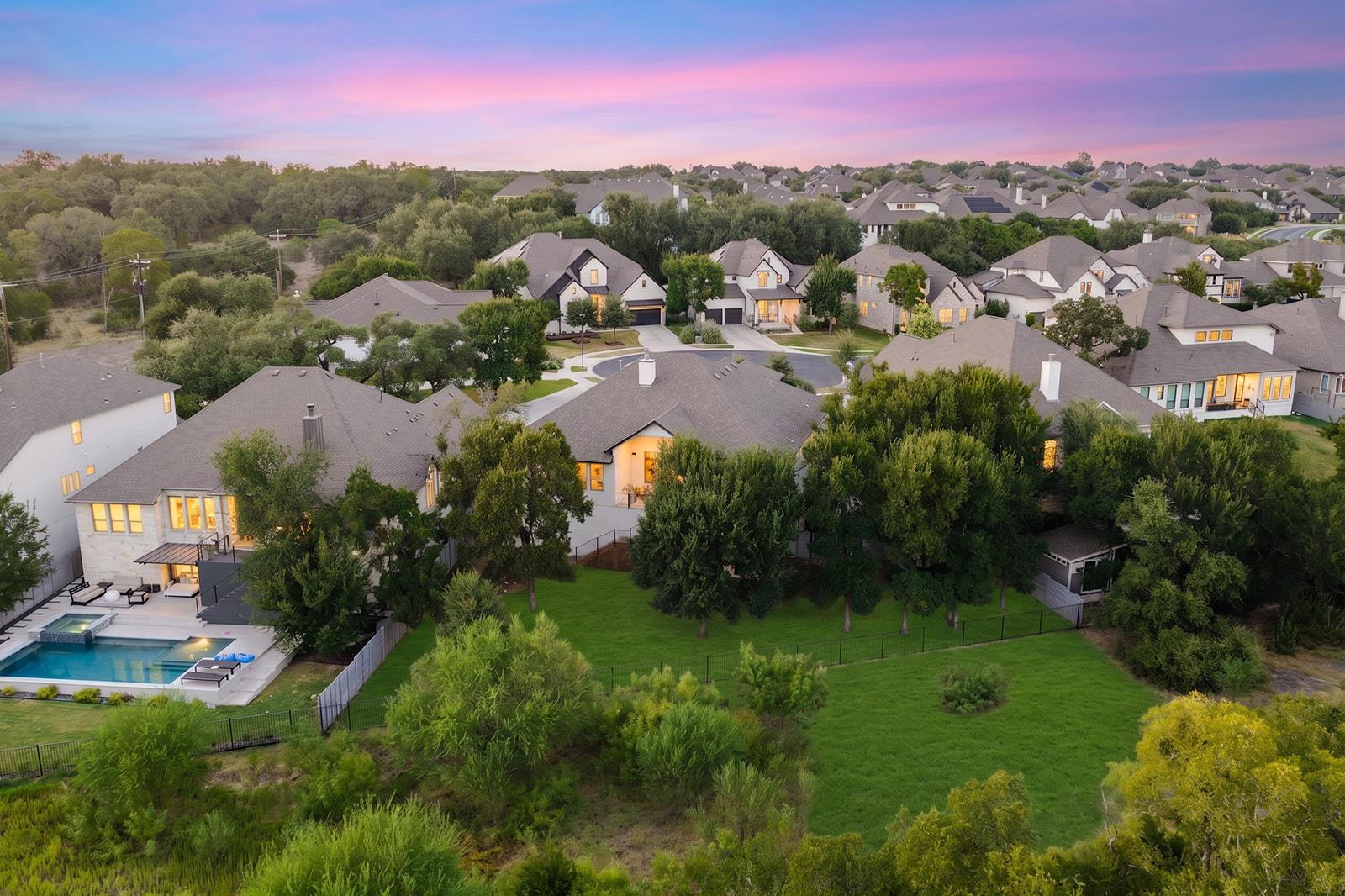 129 Hollytree CT