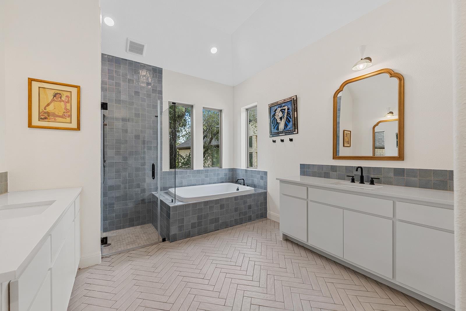 129 Hollytree CT