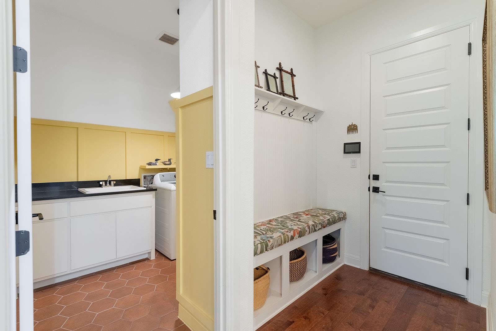 129 Hollytree CT
