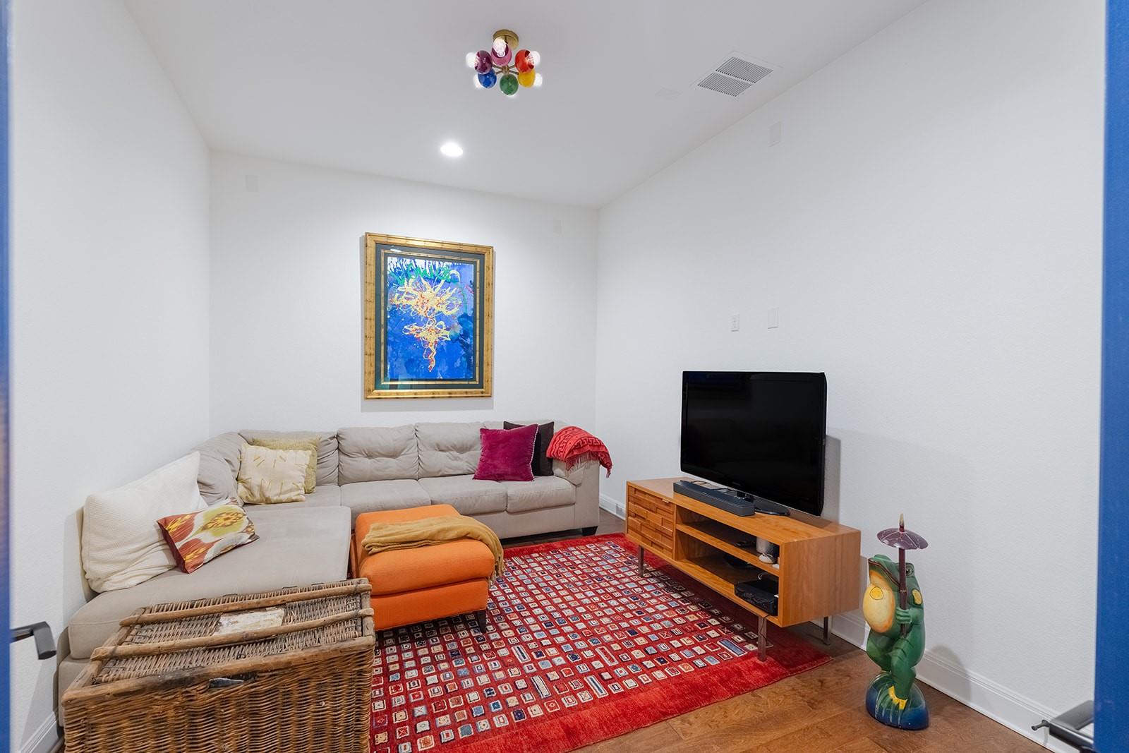 129 Hollytree CT