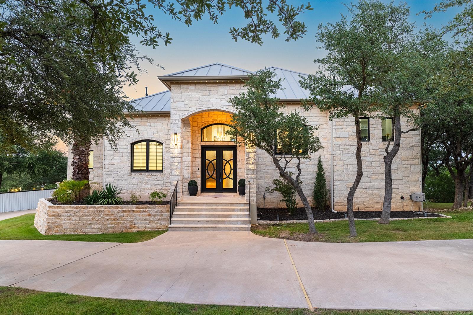 20516 Queen Bee LN