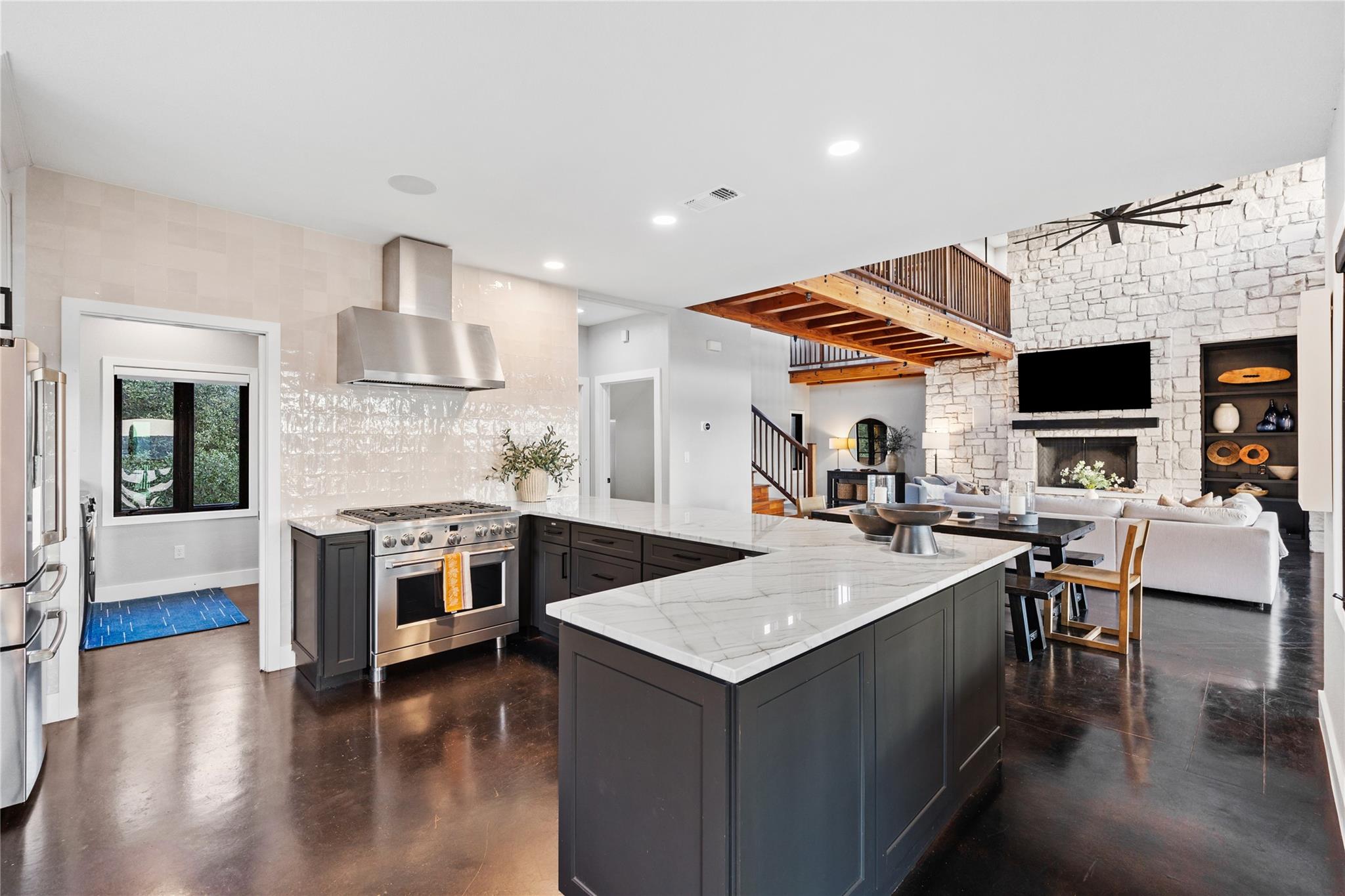 516 Deckhouse DR