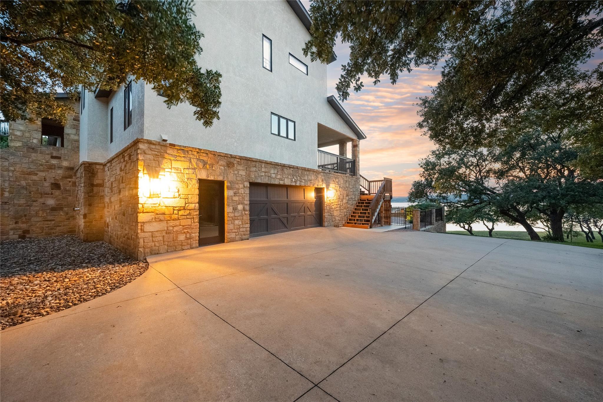 516 Deckhouse DR
