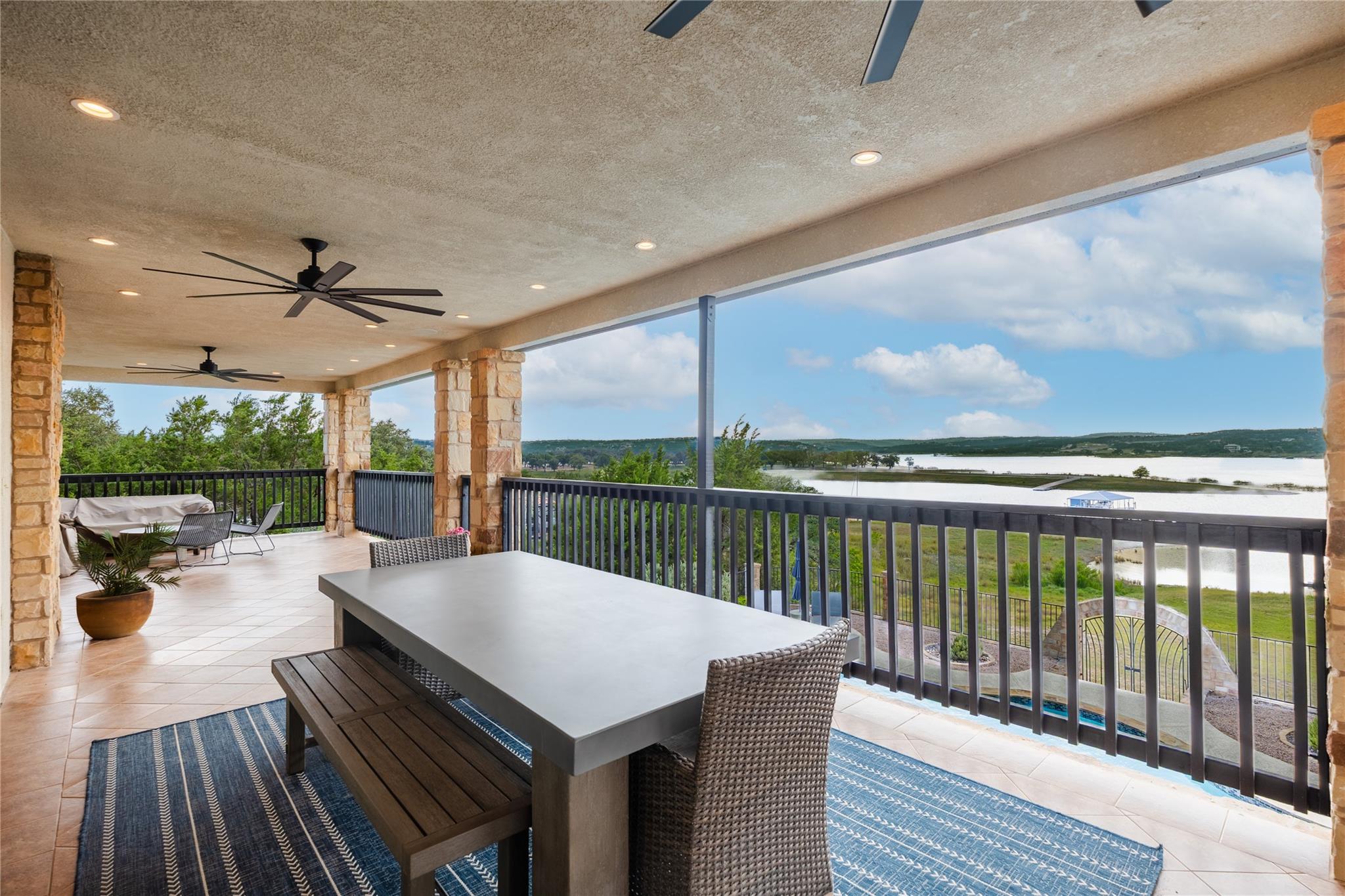 516 Deckhouse DR