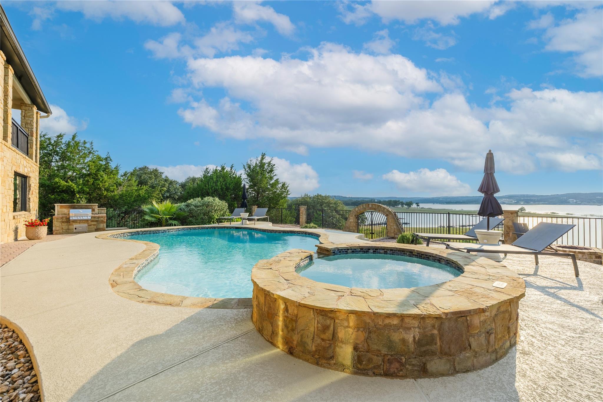 516 Deckhouse DR