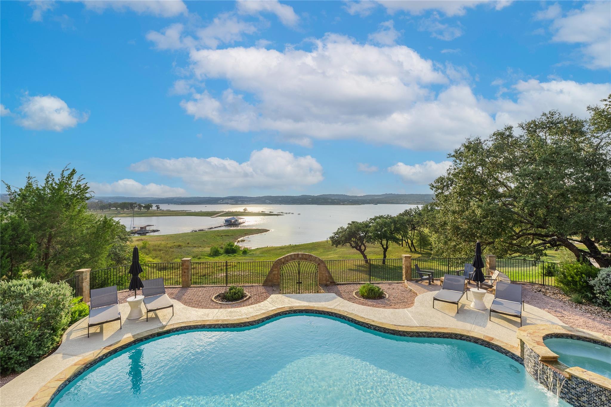 516 Deckhouse DR