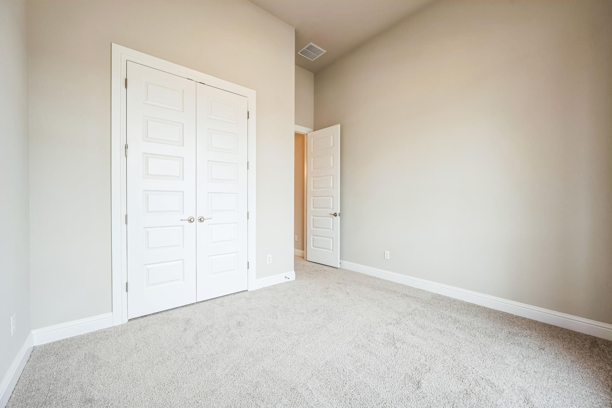 325 Crescent Heights DR