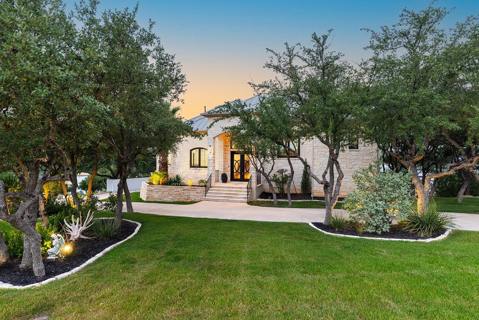 20516 Queen Bee LN