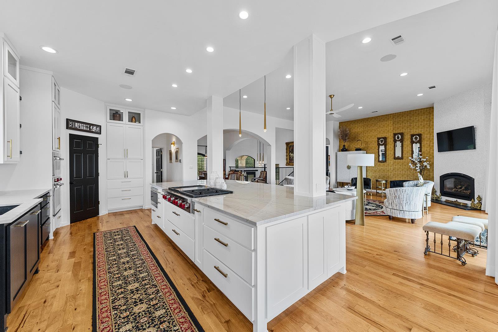20516 Queen Bee LN