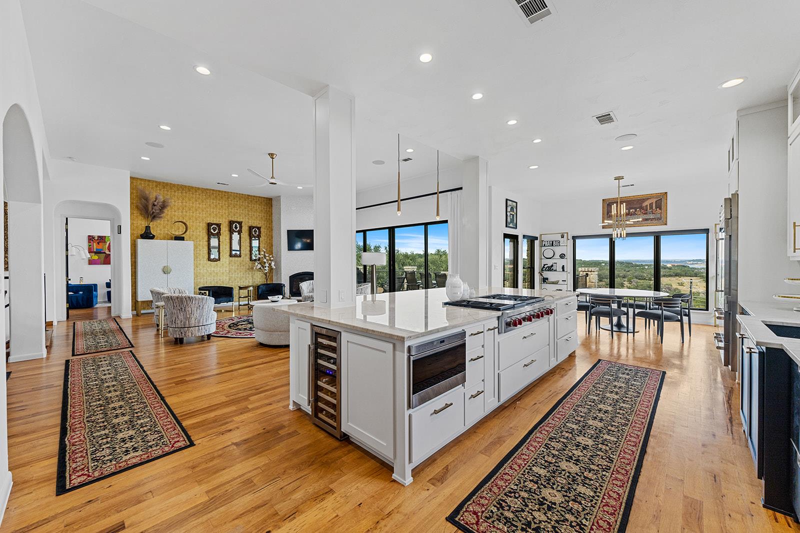 20516 Queen Bee LN