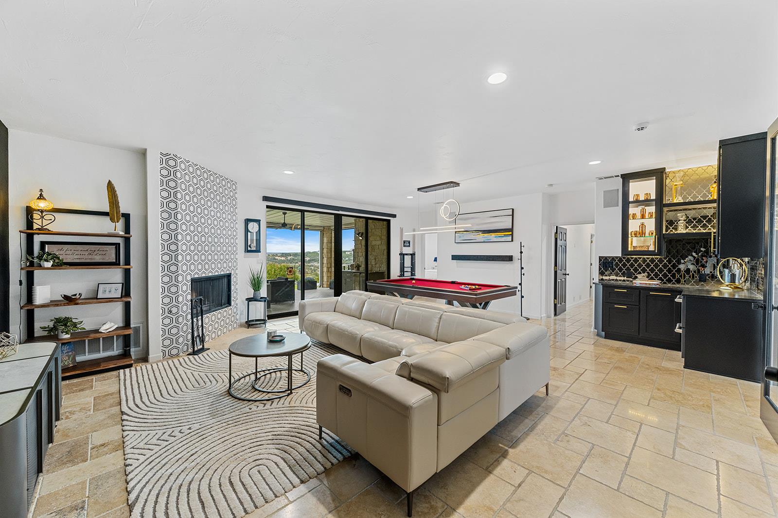 20516 Queen Bee LN