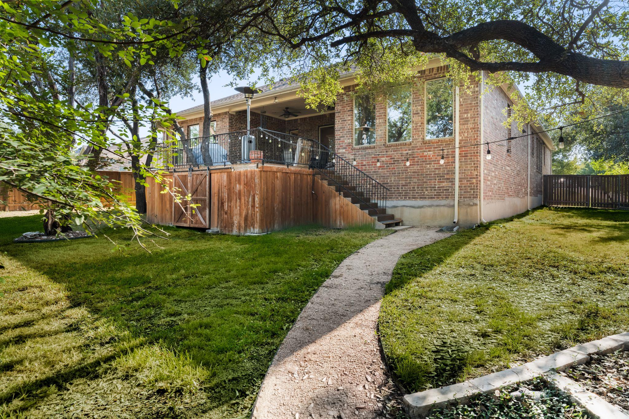 140 Lake Rim CIR