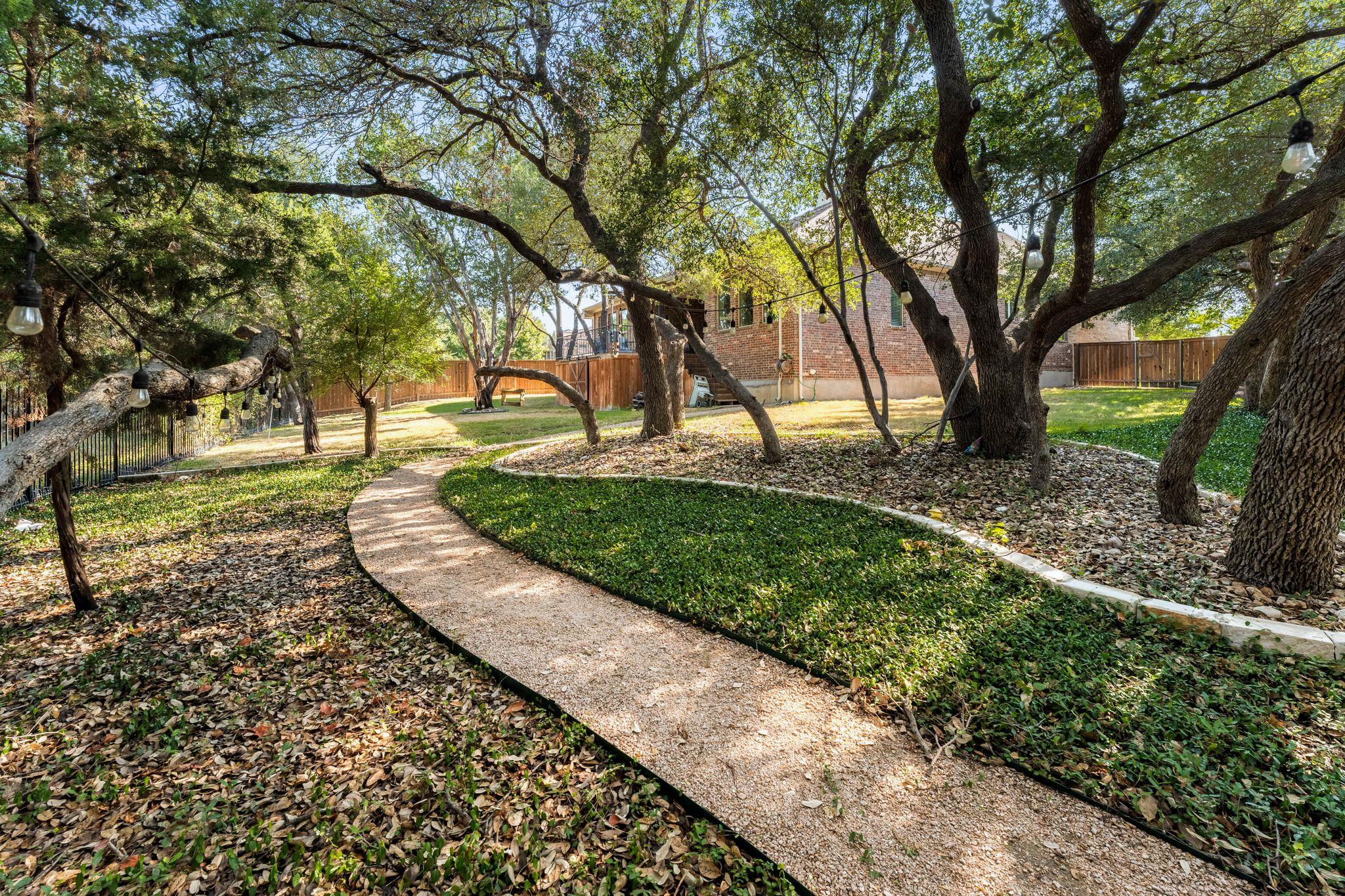 140 Lake Rim CIR
