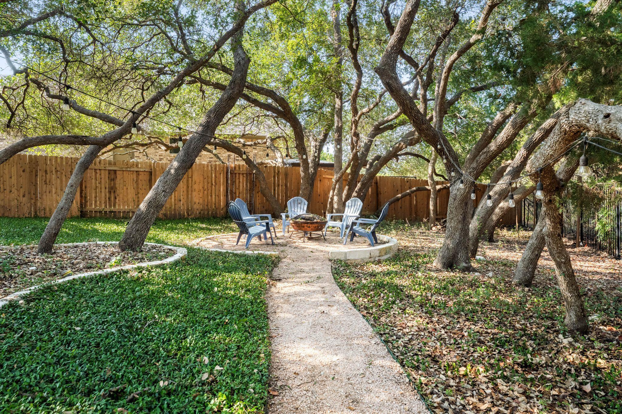 140 Lake Rim CIR