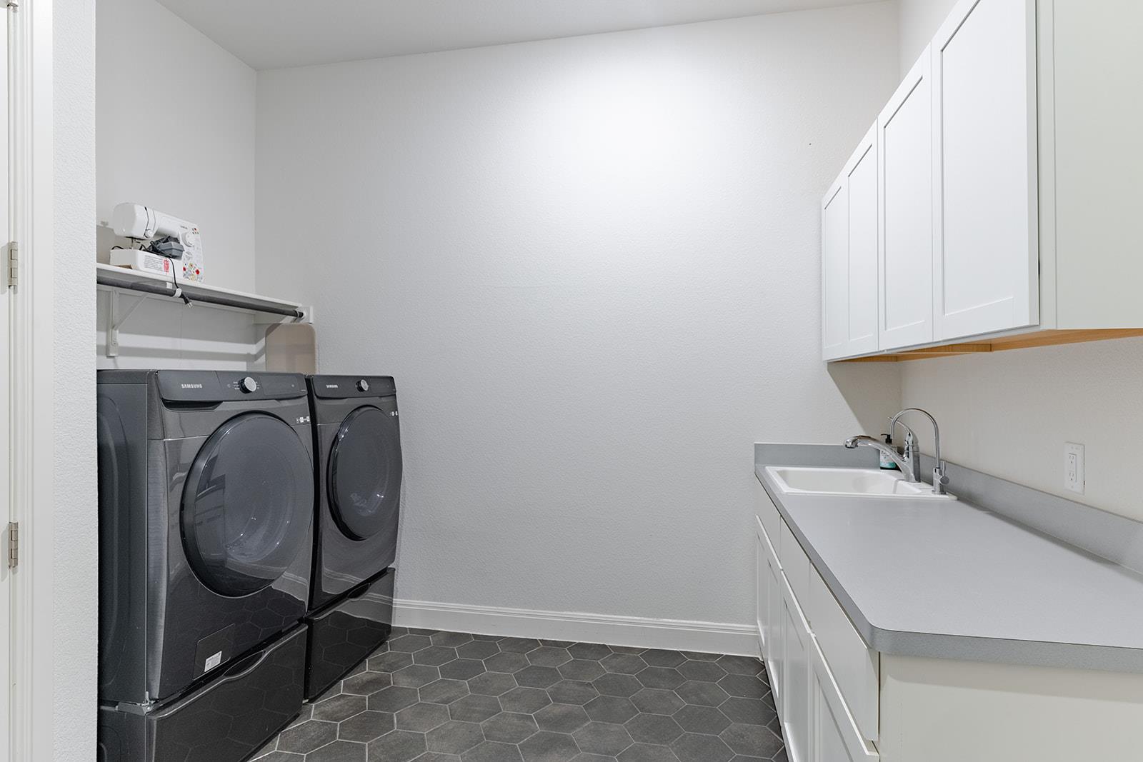2101 Bayridge RD