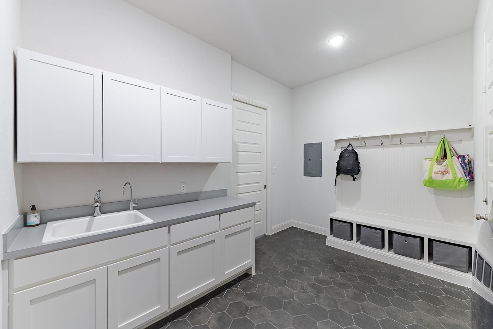 2101 Bayridge RD