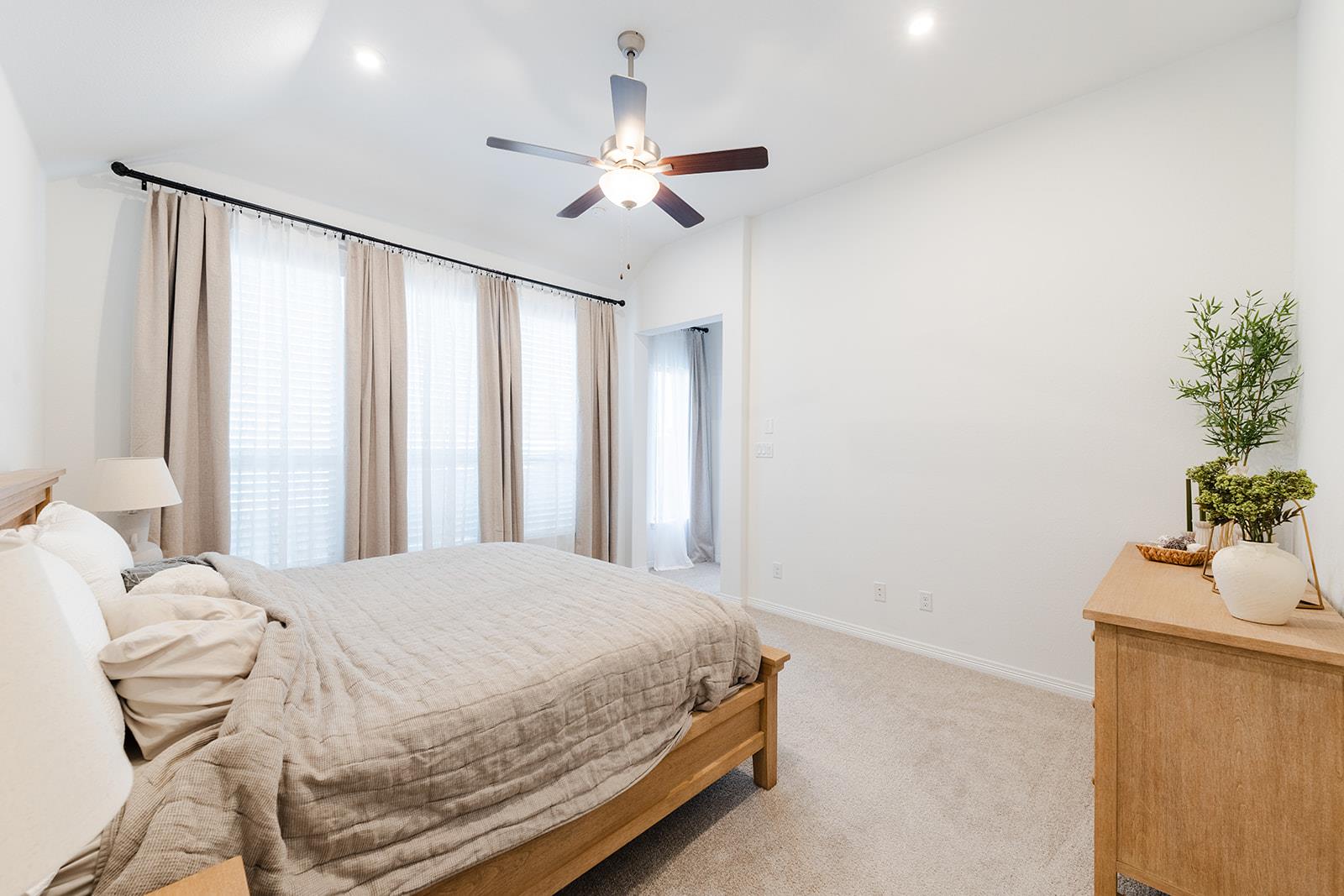 309 Hollister DR