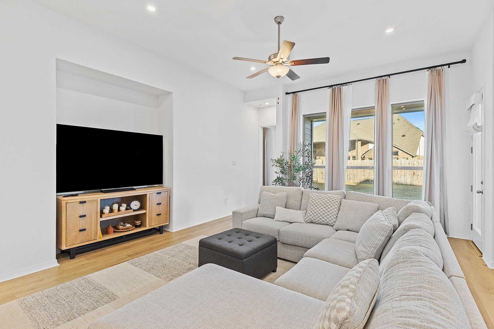 309 Hollister DR
