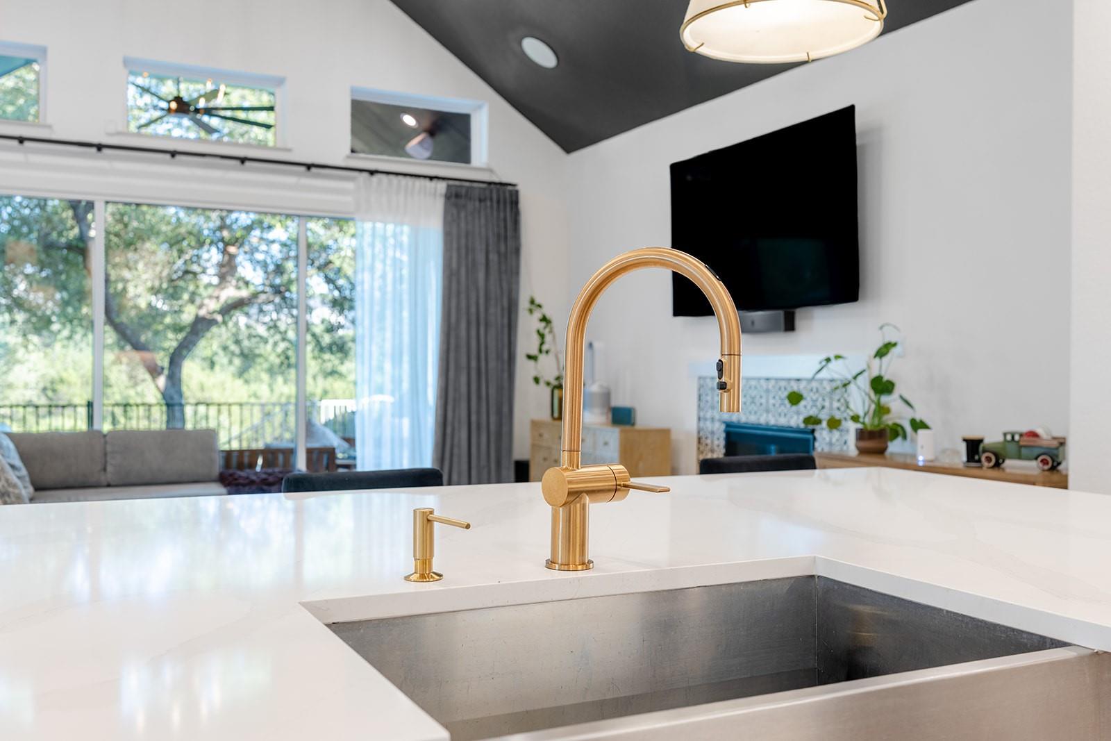 1116 River TRCE