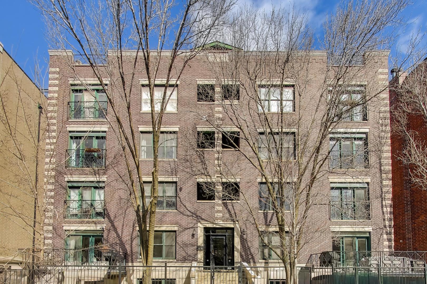 714 W Melrose Street Unit: 2E