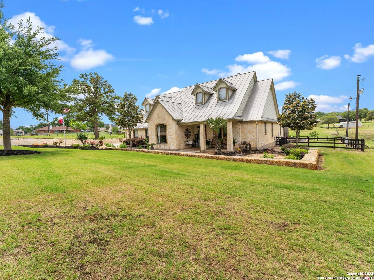 1448 Country Hills
