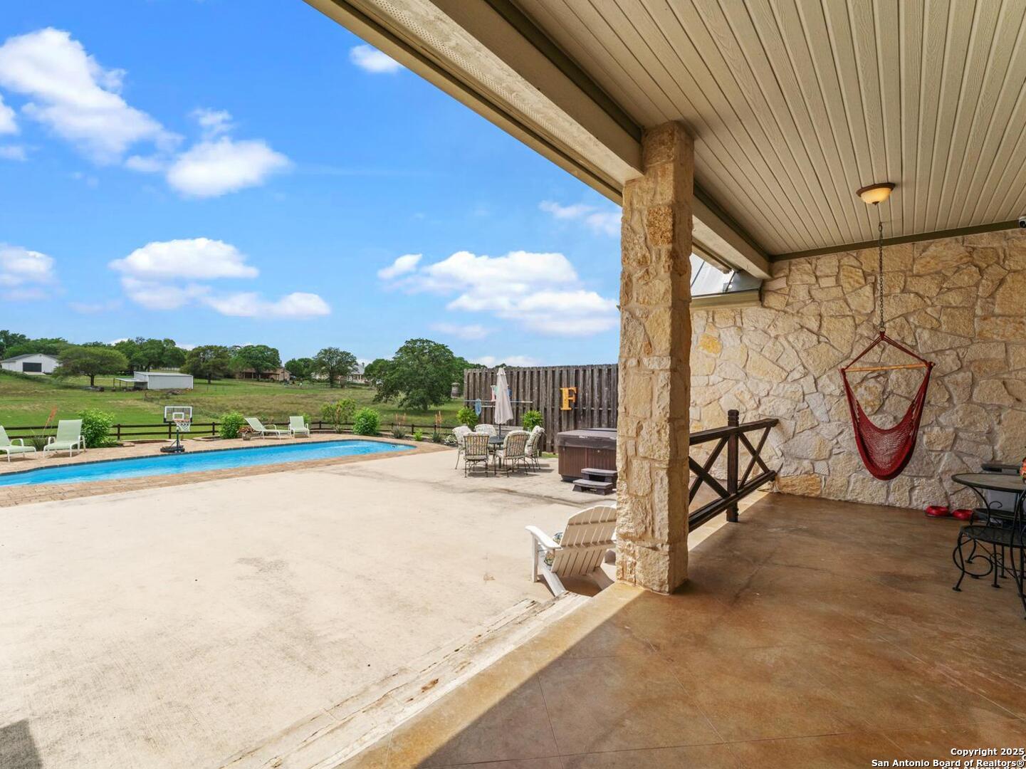1448 Country Hills