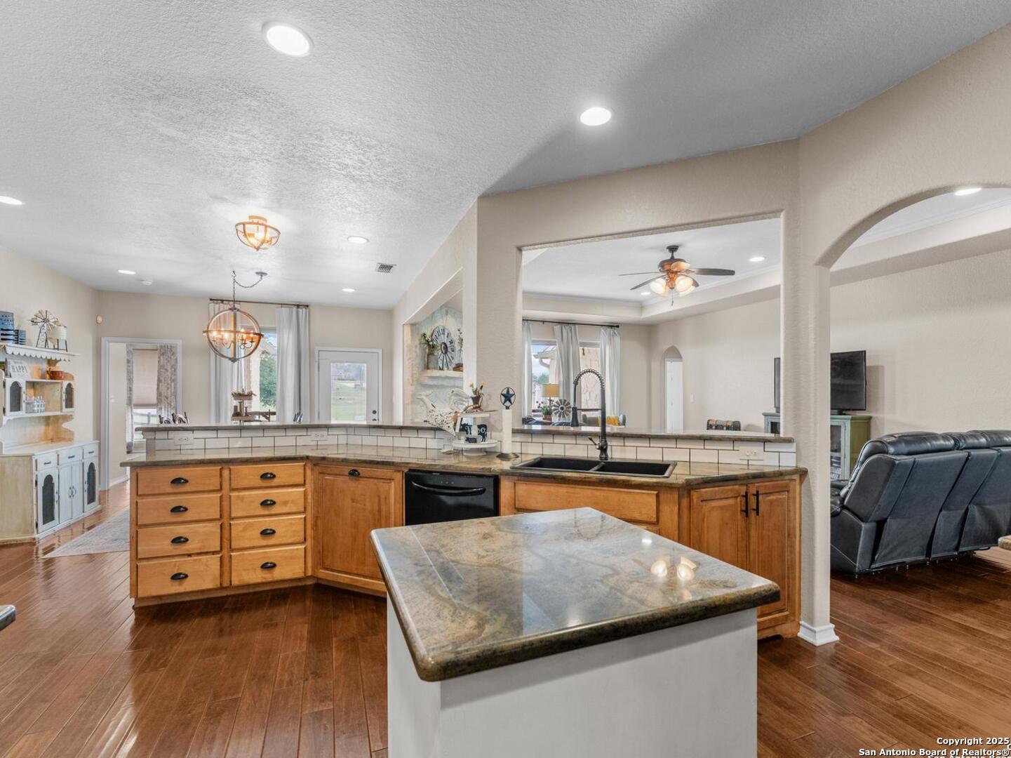 1448 Country Hills